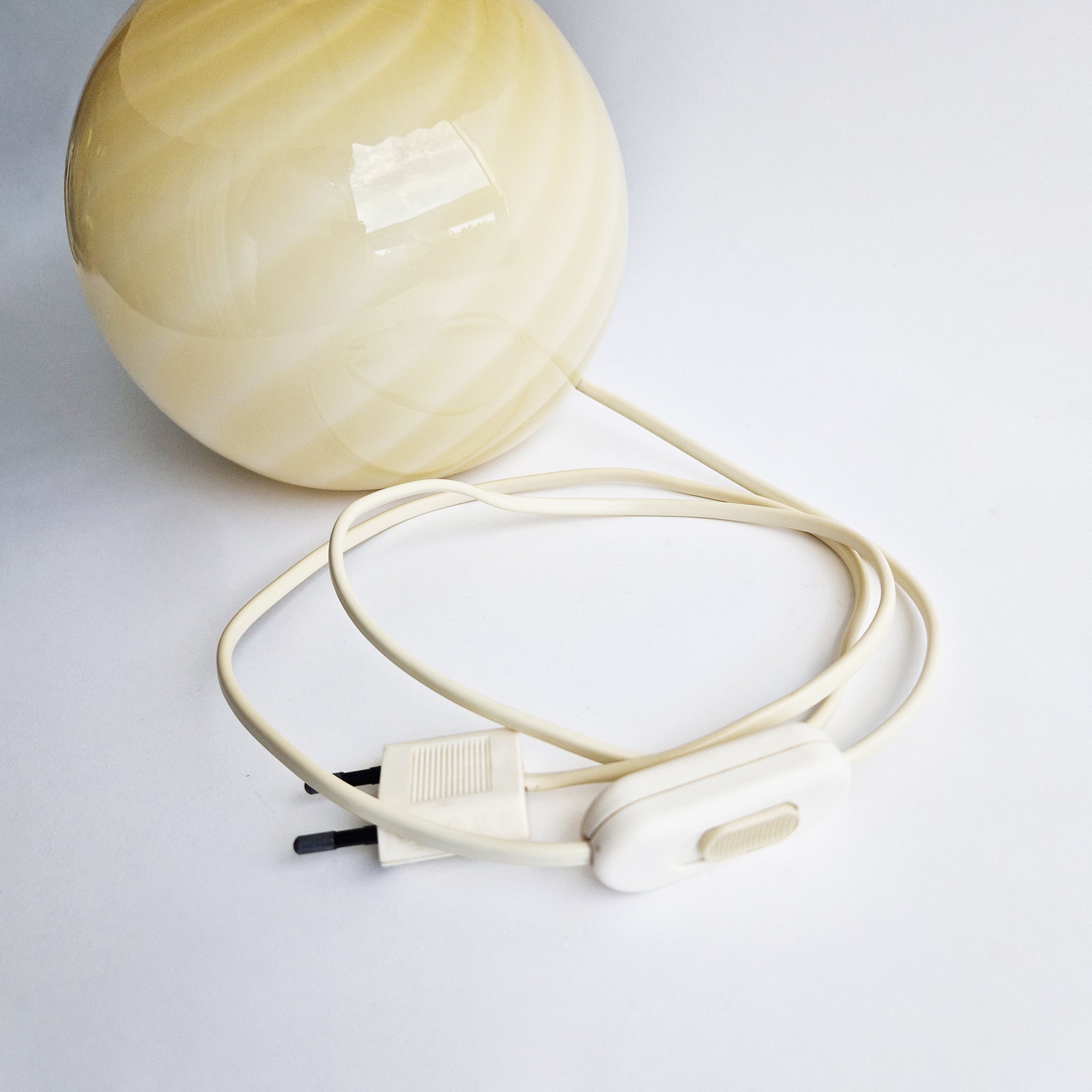 1980s Murano yellow ball table lamp by Da Vinci