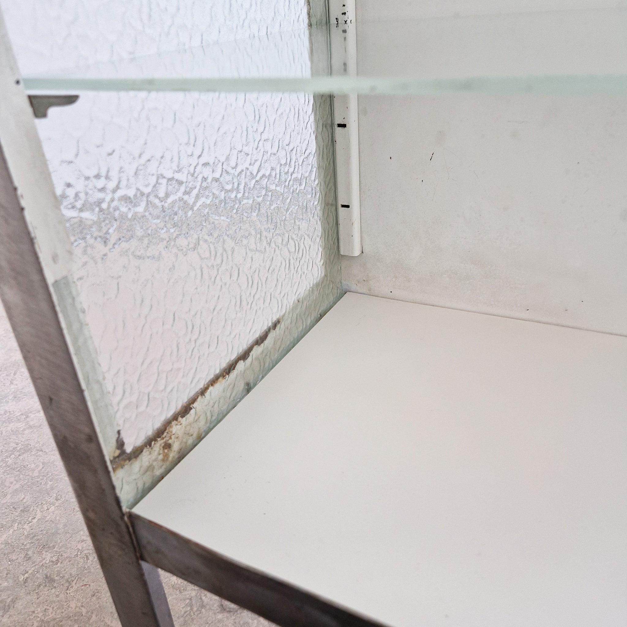 1940s Italian medical cabinet with 3 shelves