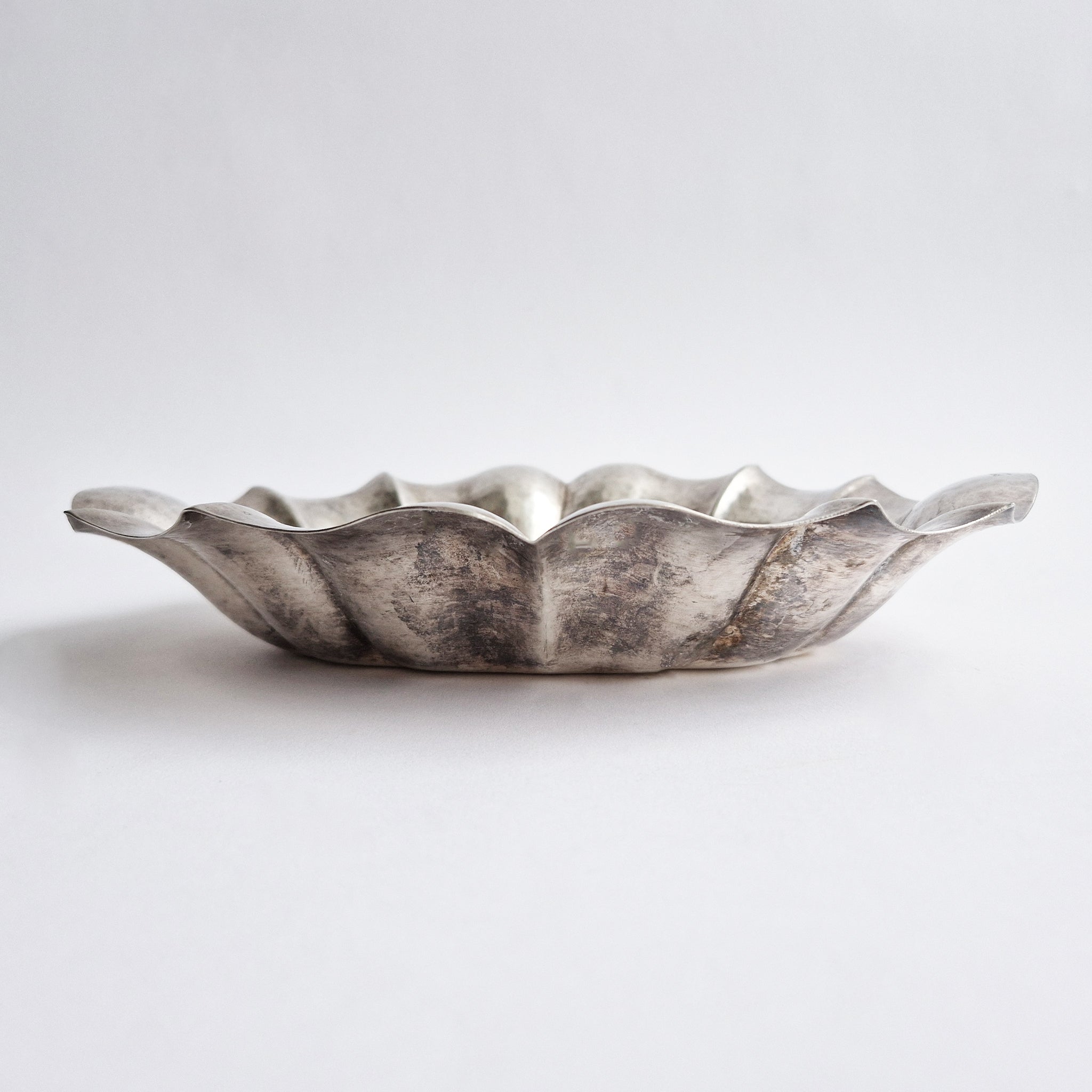1960s silver-plated 'Olri' scalloped dish by Rino Greggio