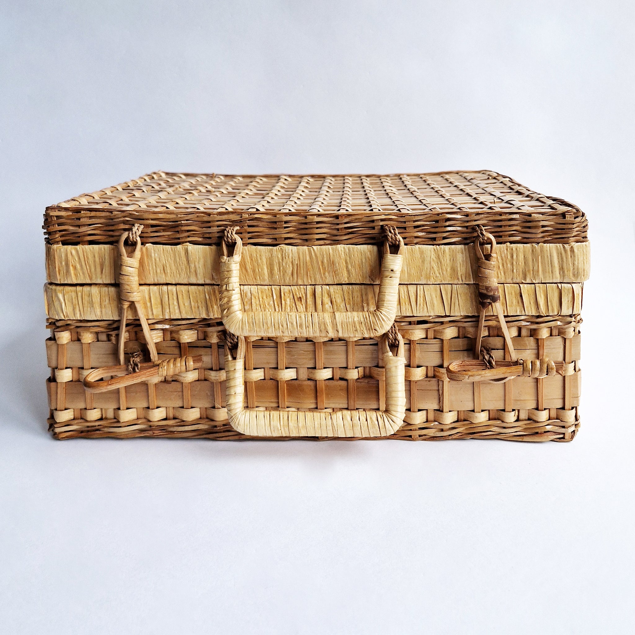 Vintage rattan case