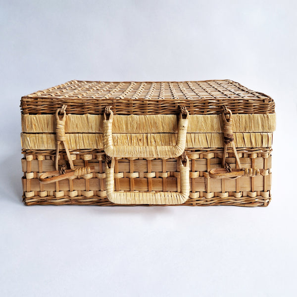 Vintage rattan case