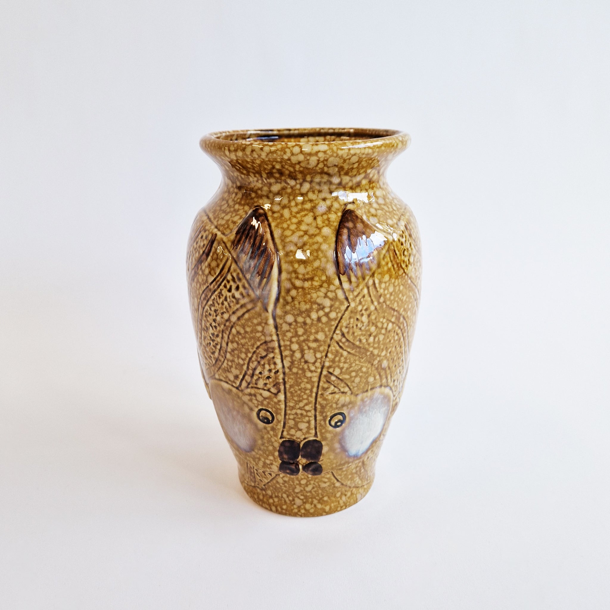 Ceramic vase with kissing fish motif