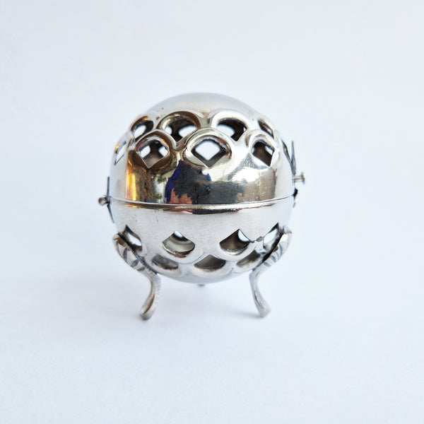 Vintage potpuorri fragrance holder