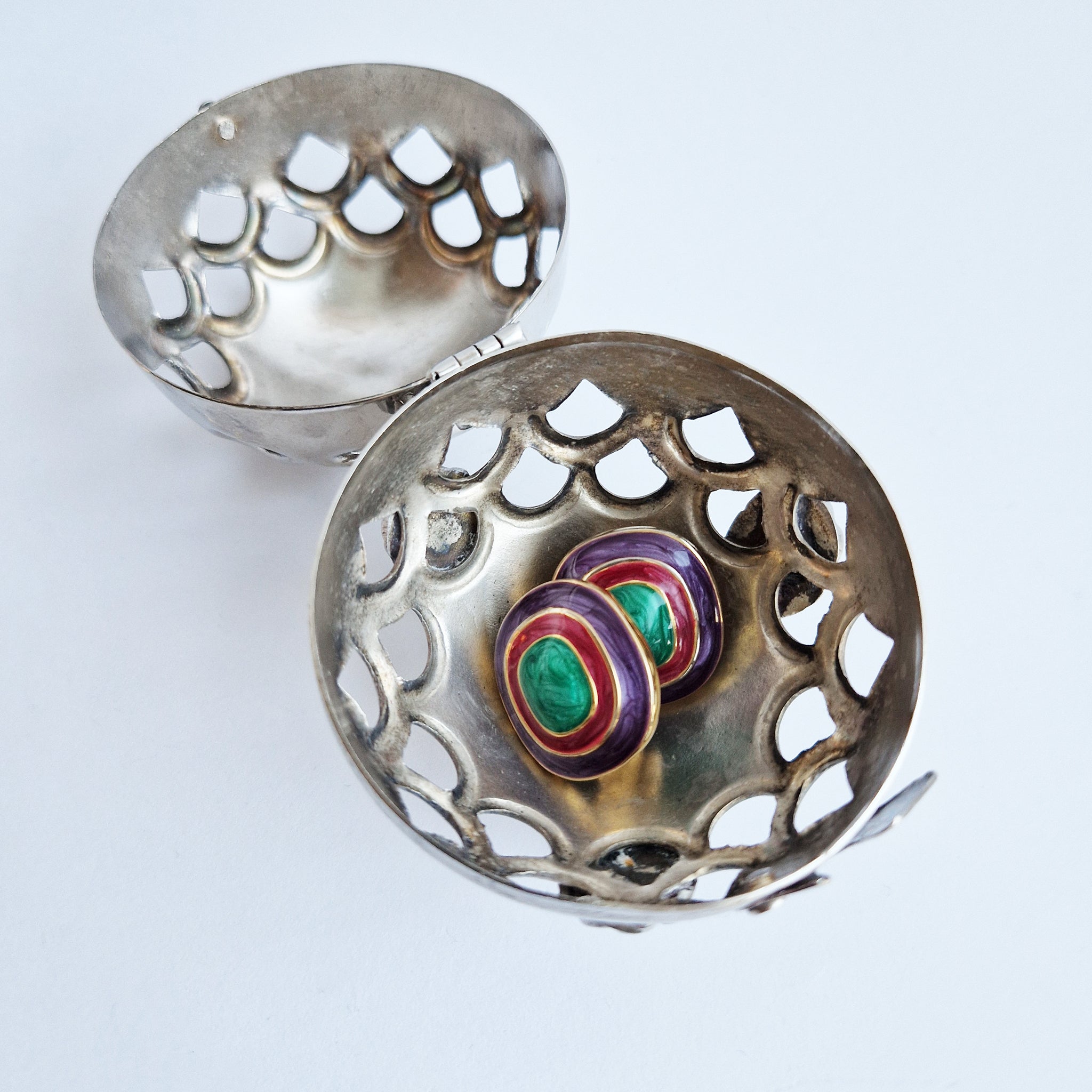 Vintage potpuorri fragrance holder