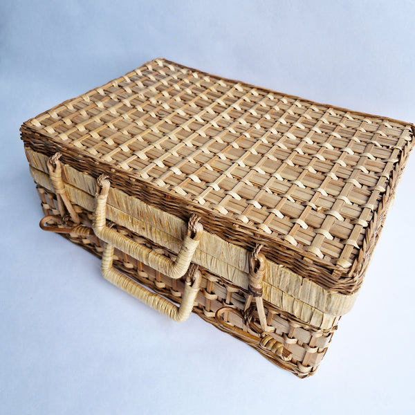 Vintage rattan case