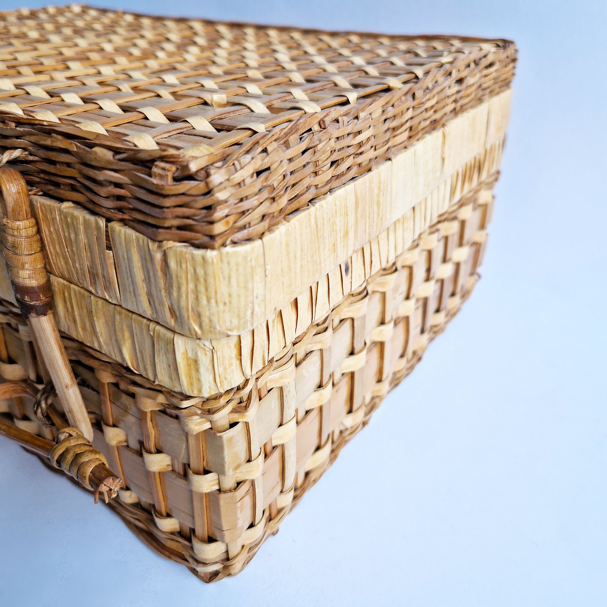 Vintage rattan case