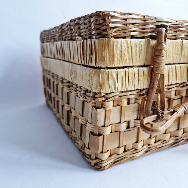 Vintage rattan case