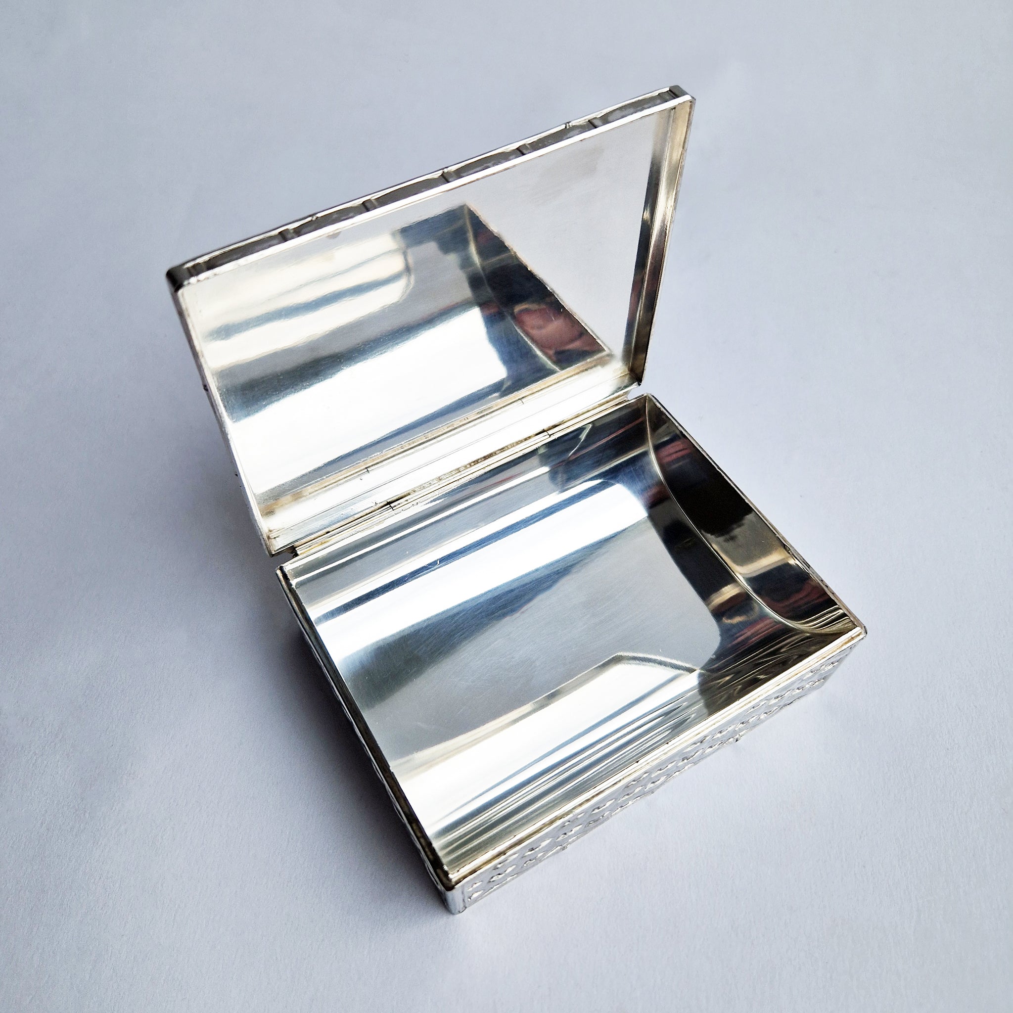 Vintage silvered metal trinket box