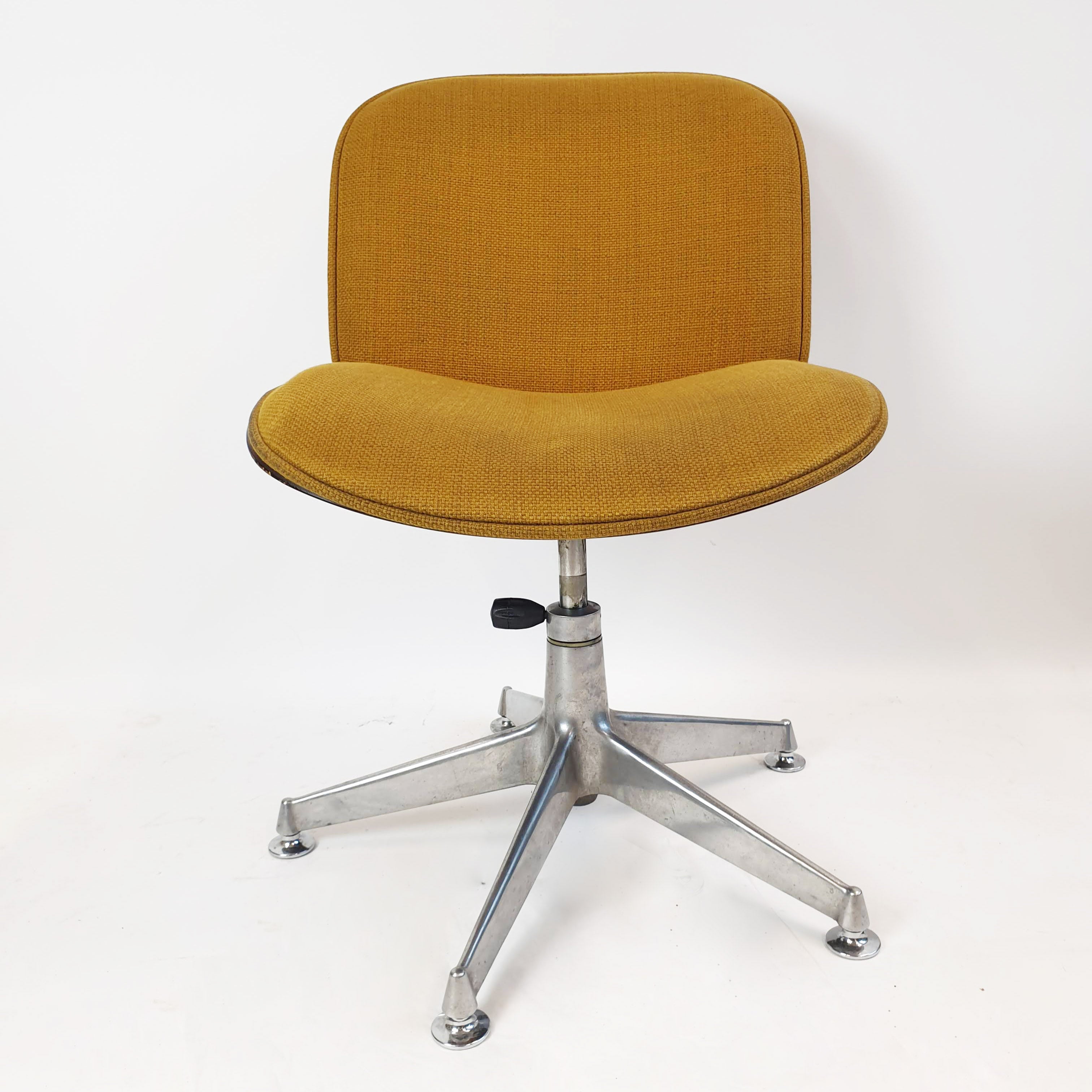 1960s office chair designed by Ico Parisi